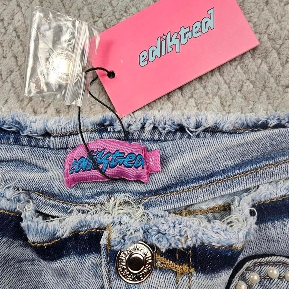 Edikted Jeans Women's XS Light Wash Heart Detail Straight Leg NWT - Picture 3 of 6